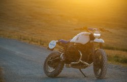 Deus Ex Machina x Unidad Garaje