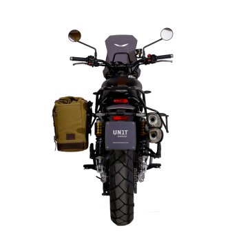 Alforja Scram en Lona 22L-30L + Triumph Street Scrambler 900 (a partir de 2026) Chasis izquierdo