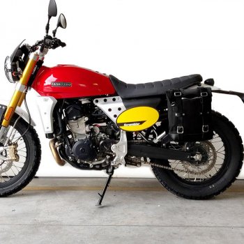 Bolso lateral en serraje + estructura Caballero SX