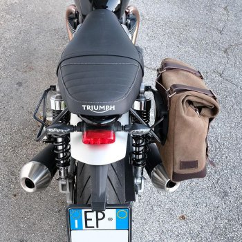 Bolso lateral dividido de cuero + Triumph Speed Twin DX marco