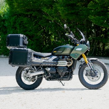 Juego de maletas laterales de aluminio Atlas 48L+41L + Chasis para bolsos Atlas de aluminio Triumph Street Scrambler 900 (a partir de 2026)