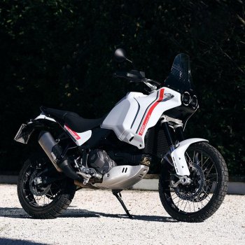Par de paneles laterales Ducati DesertX Star White Silk + adhesivos