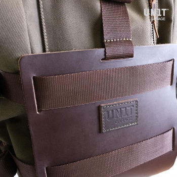 Portabolsa de aluminio con frontal de cuero ajustable, enganche rápido y marco