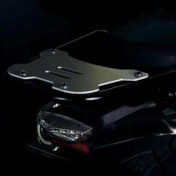 Portaequipajes NineT con asas de pasajeros para fijar la placa de la maleta superior