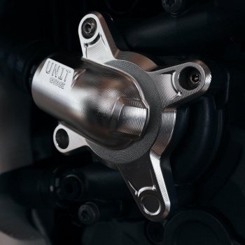 Protección bomba de agua Ducati V2