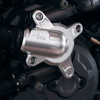 Protección bomba de agua Ducati V2