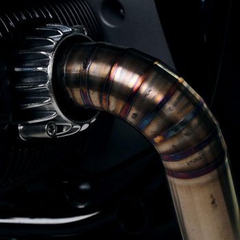Complete exhaust BMW R18 in Titanium with visible welding Unitgarage